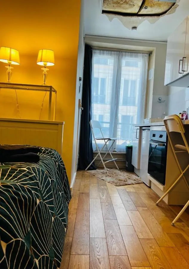 Apartment In The Middle Of Paříž 0*,  Francie