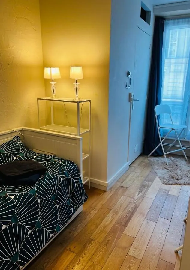 Apartment In The Middle Of Paris