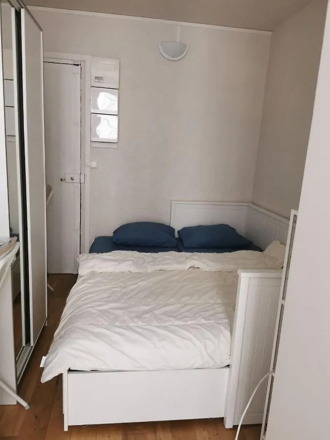 Apartment In The Middle Of Paris
